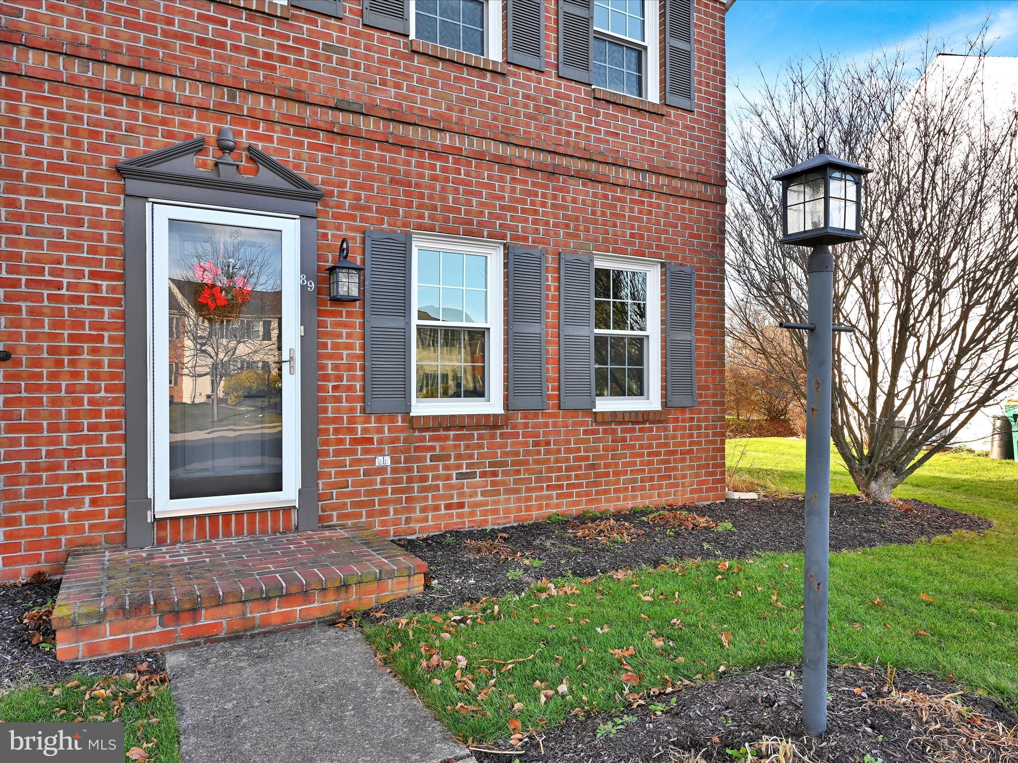 89 Laurie Lane Lititz, PA 17543 - Photo 3 of 26 Front