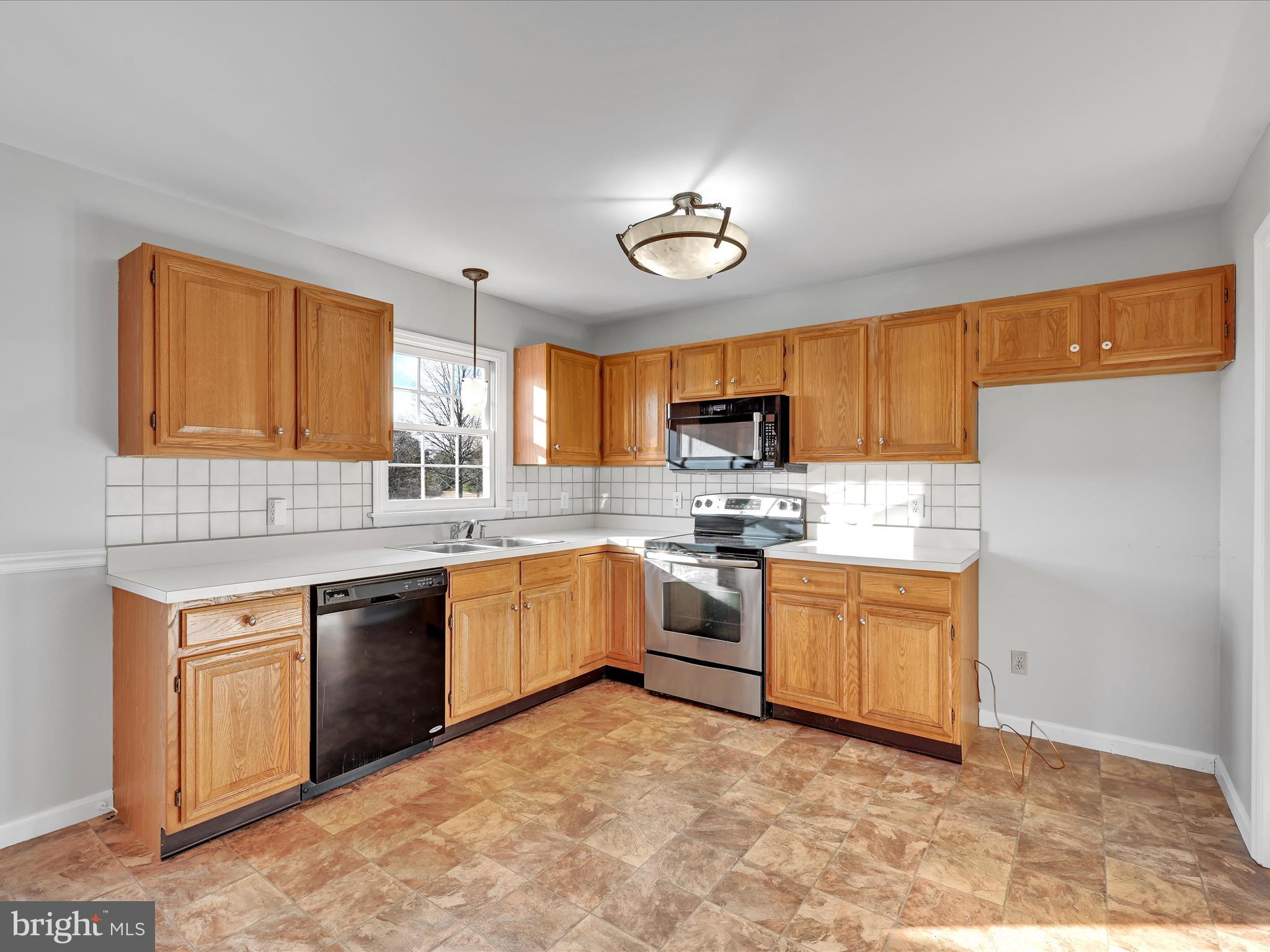 89 Laurie Lane Lititz, PA 17543 - Photo 6 of 26 Kitchen