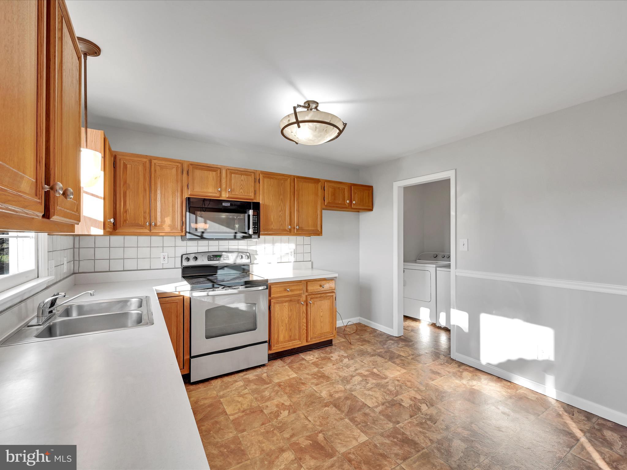 89 Laurie Lane Lititz, PA 17543 - Photo 7 of 26 Kitchen