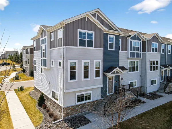 $425,000 | 864 Roselyn Drive, Victoria, MN 55386