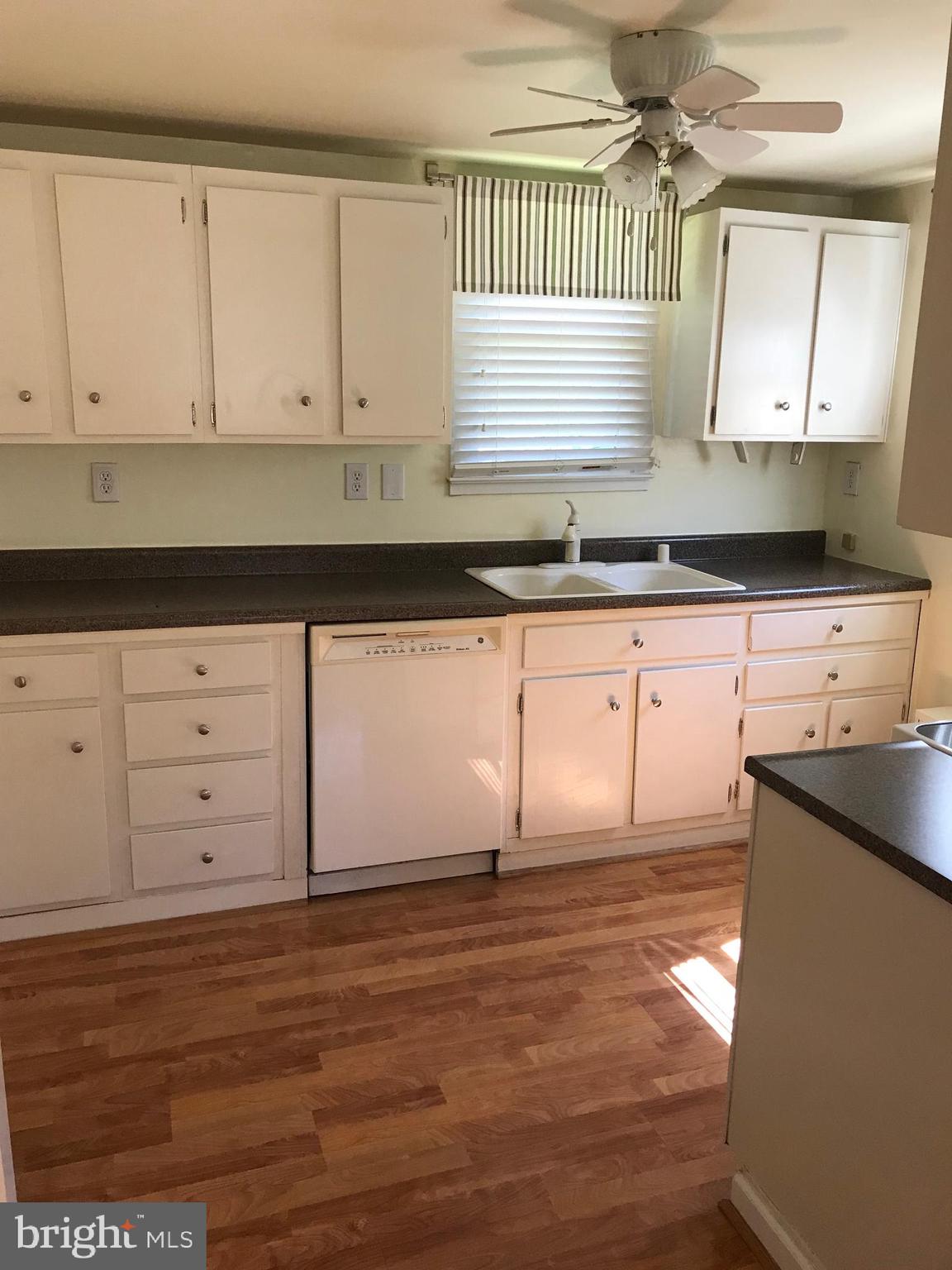 15401 Michigan Rd. Woodbridge, VA 22191 - Photo 18 of 24 Kitchen