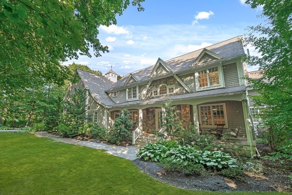 33 Old Concord Road Lincoln, MA 01773 - Photo 3 of 42 a front view of a house with garden