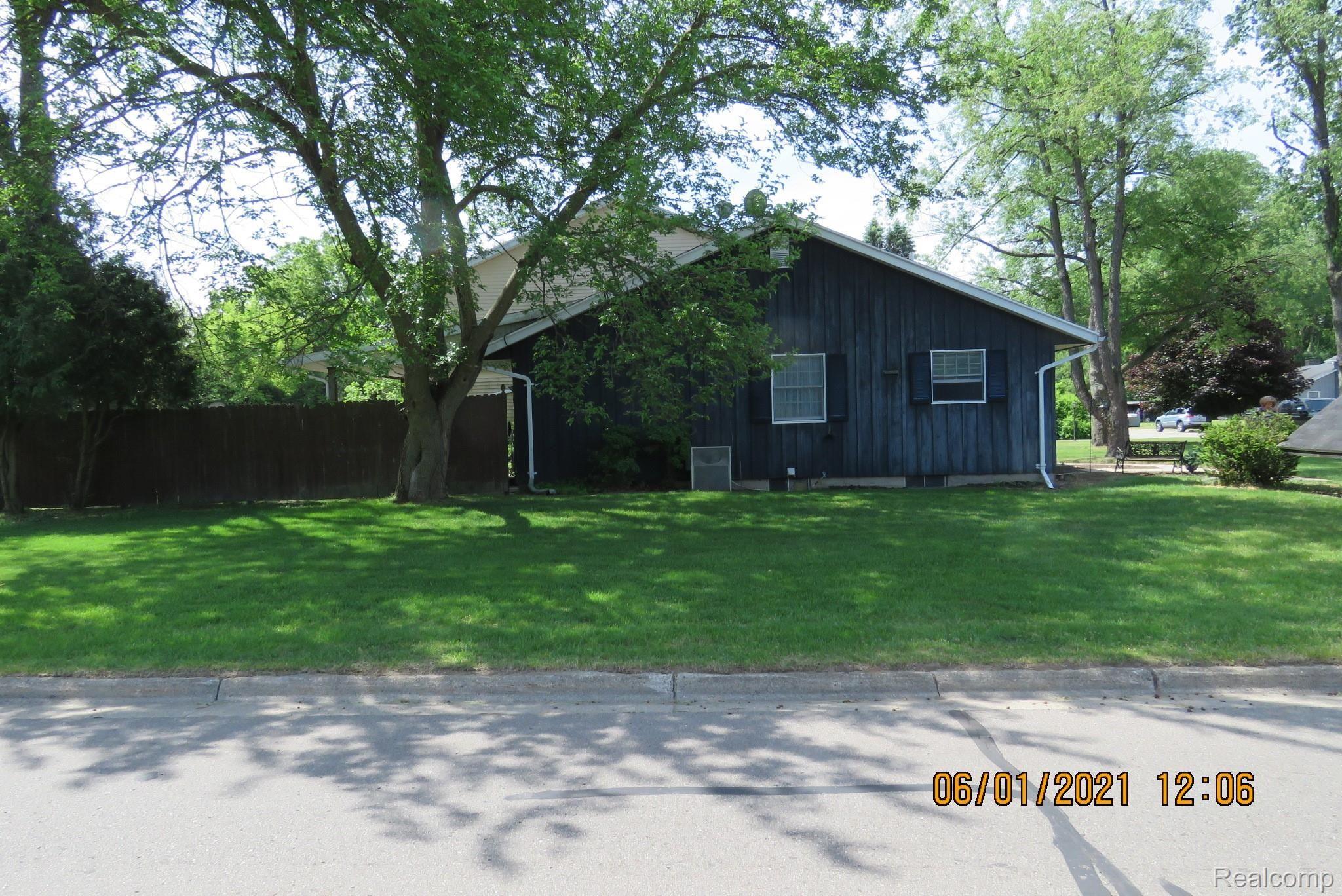 5901-5907 South Rickfield Road, Unit 5907 Jackson, MI 49201 - Photo 7 of 31 IMG_4032.JPG