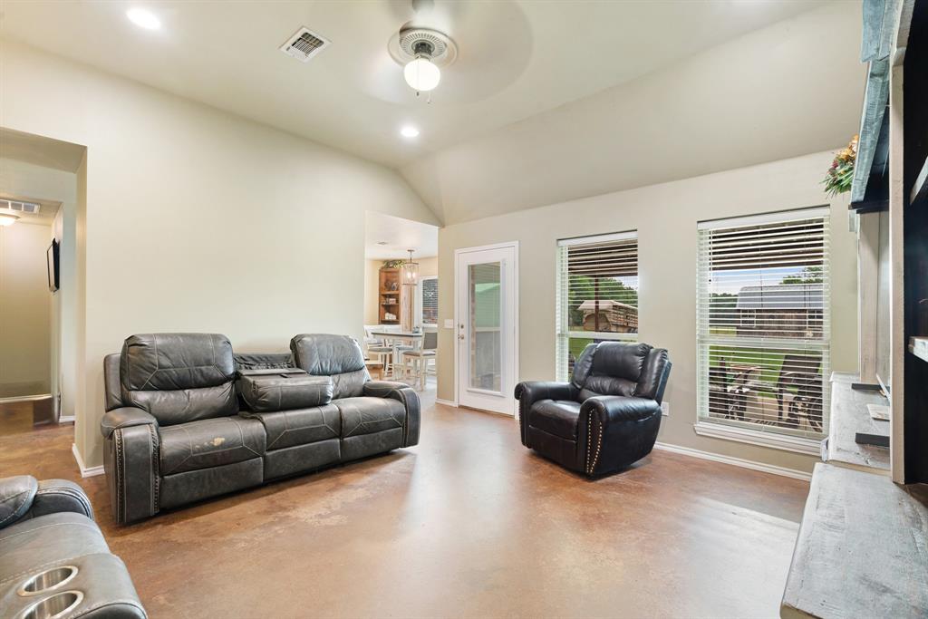 1890 County Road Sumner, TX 75486 - Photo 6 of 20 a living room with furniture and a flat screen tv