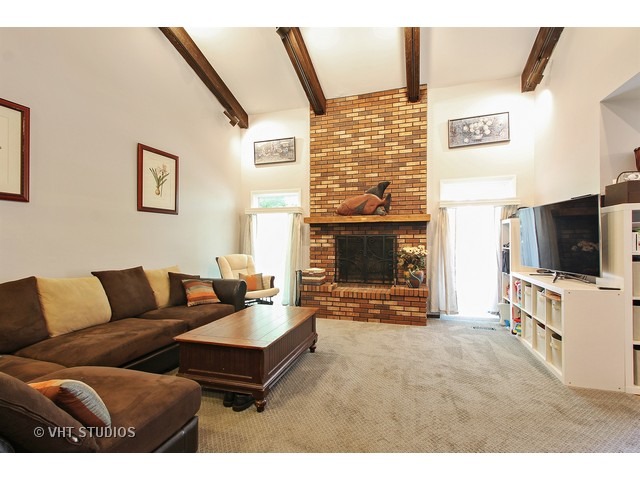 492 Rustic Drive, Unit 492 Wheeling, IL 60090 - Photo 2 of 20 a living room with furniture and a flat screen tv