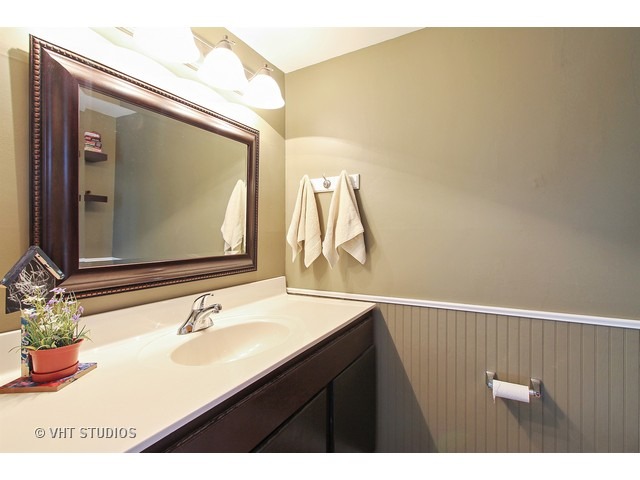 492 Rustic Drive, Unit 492 Wheeling, IL 60090 - Photo 15 of 20 a bathroom with a sink vanity and a mirror