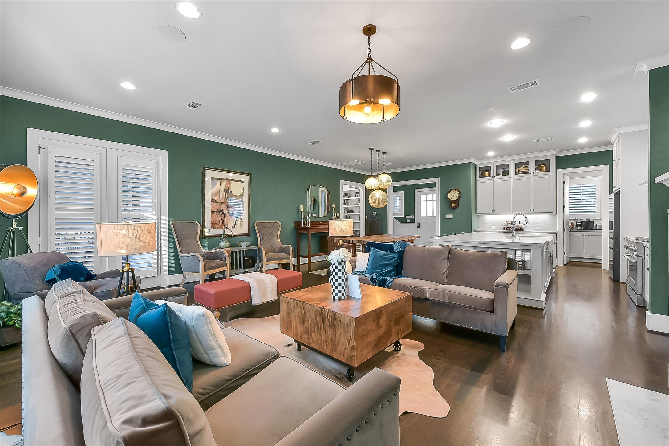 508 East 25th Street Houston, TX 77008 - Photo 12 of 45 The open-concept living area features a gas fireplace, rich hardwood floors, and plenty of space for gathering.