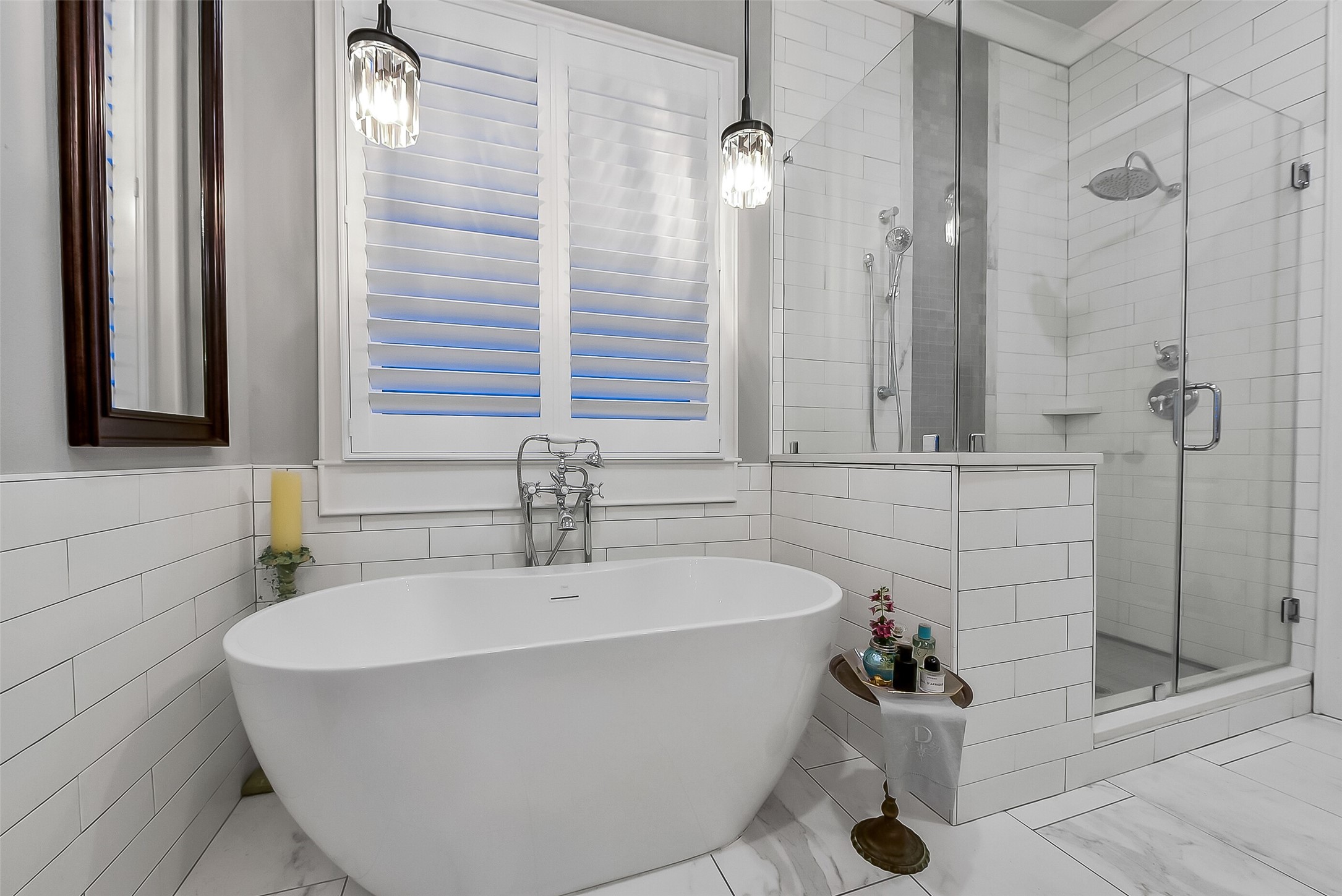 508 East 25th Street Houston, TX 77008 - Photo 15 of 45 Unwind after a long day in your large soaking bathtub under stylish hanging light fixtures.