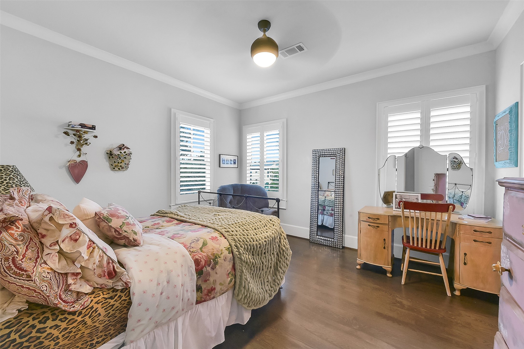 508 East 25th Street Houston, TX 77008 - Photo 17 of 45 Light-filled secondary bedroom with louvered shutters—perfect as a guest.