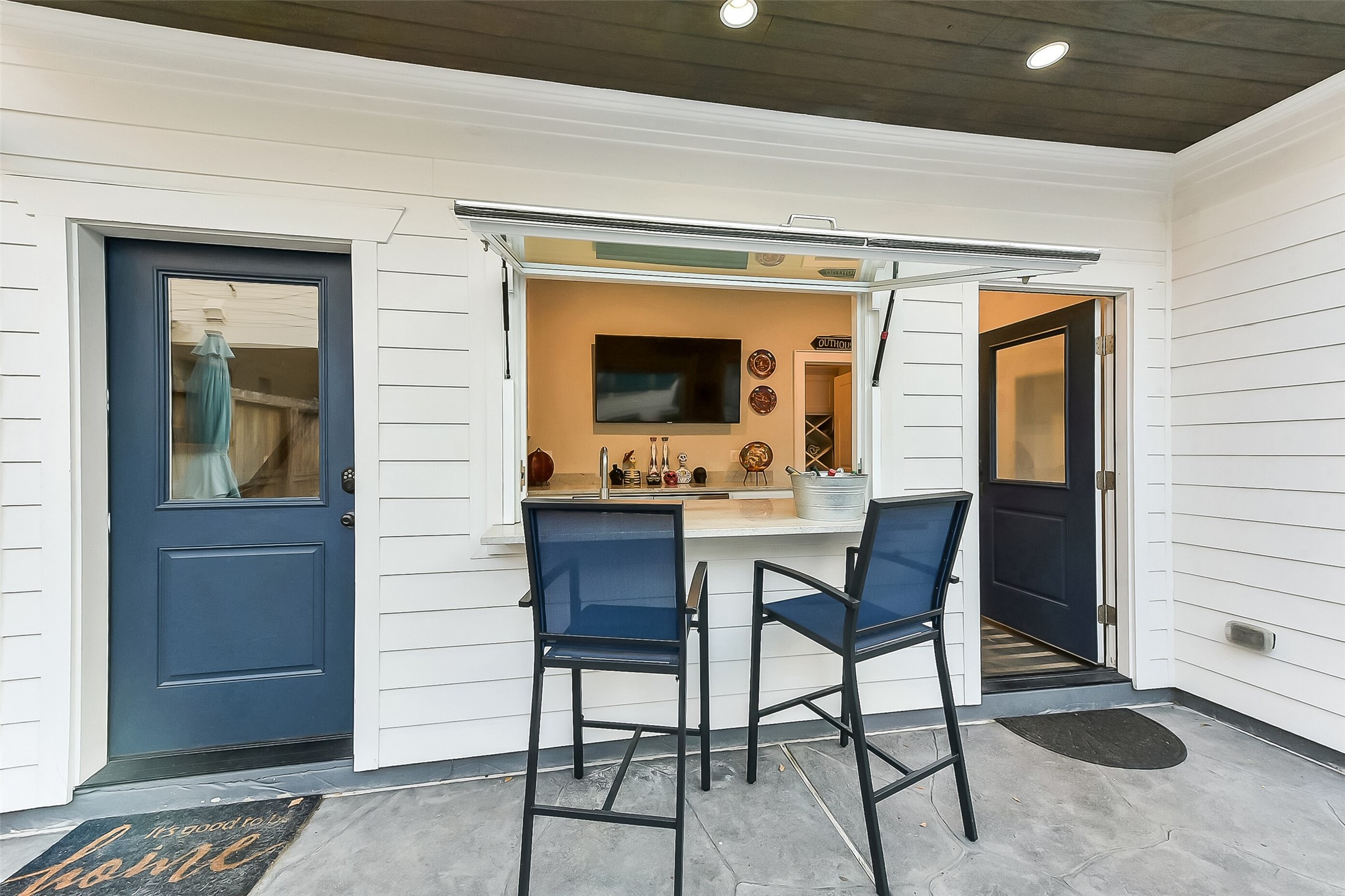 508 East 25th Street Houston, TX 77008 - Photo 25 of 45 The cabana features a pass-through bar connecting indoor and outdoor fun.
