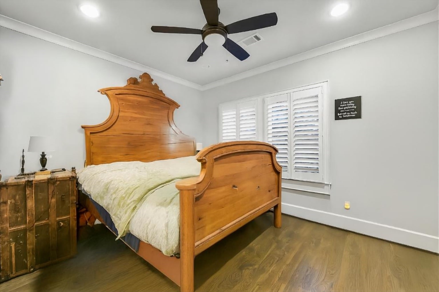 508 East 25th Street Houston, TX 77008 - Photo 29 of 45 This bedroom is located in the garage apartment with ensuite bathroom and 3rd space for the stackable washer/dryer.