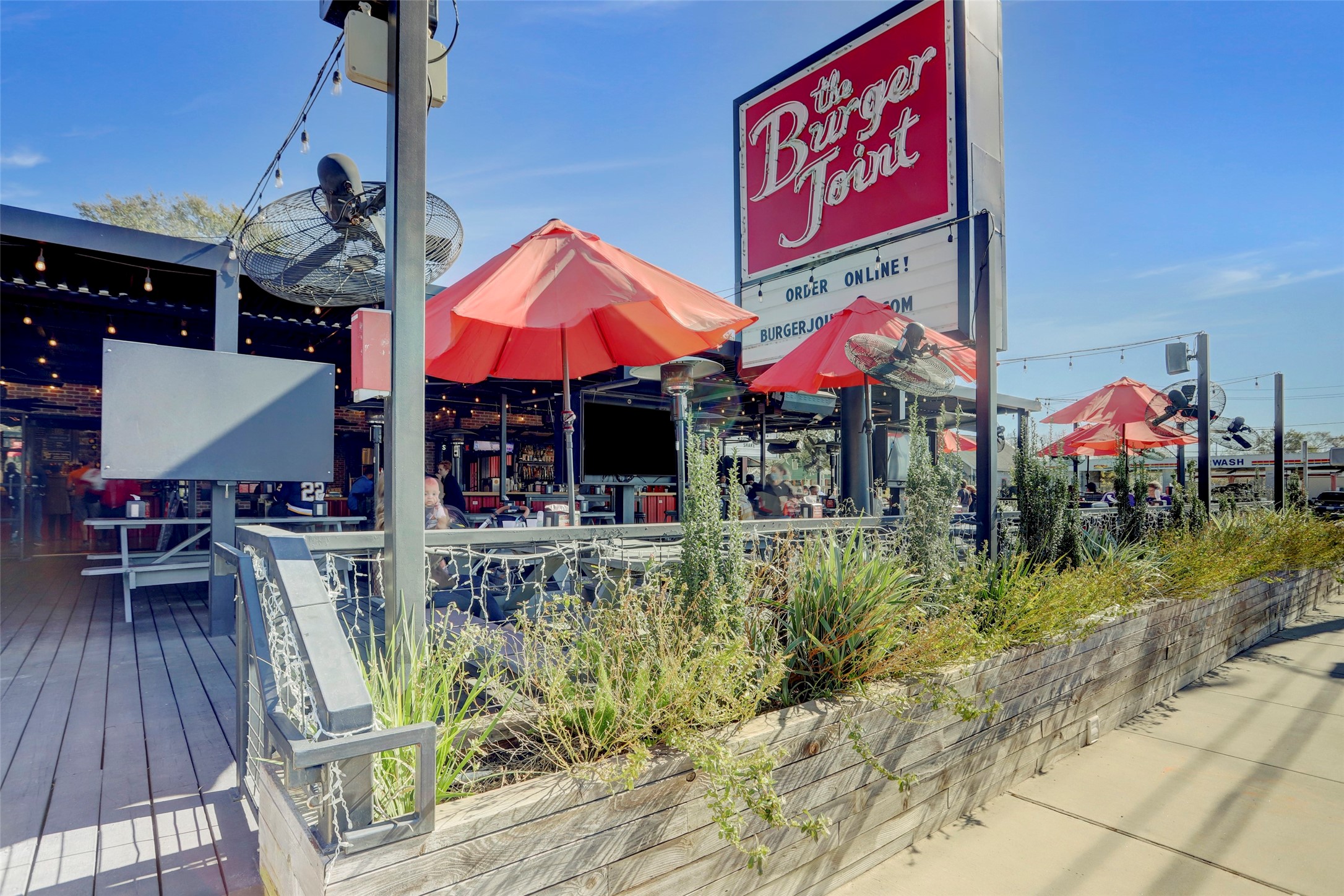 508 East 25th Street Houston, TX 77008 - Photo 43 of 45 The burger joint has great burgers and hot dogs.