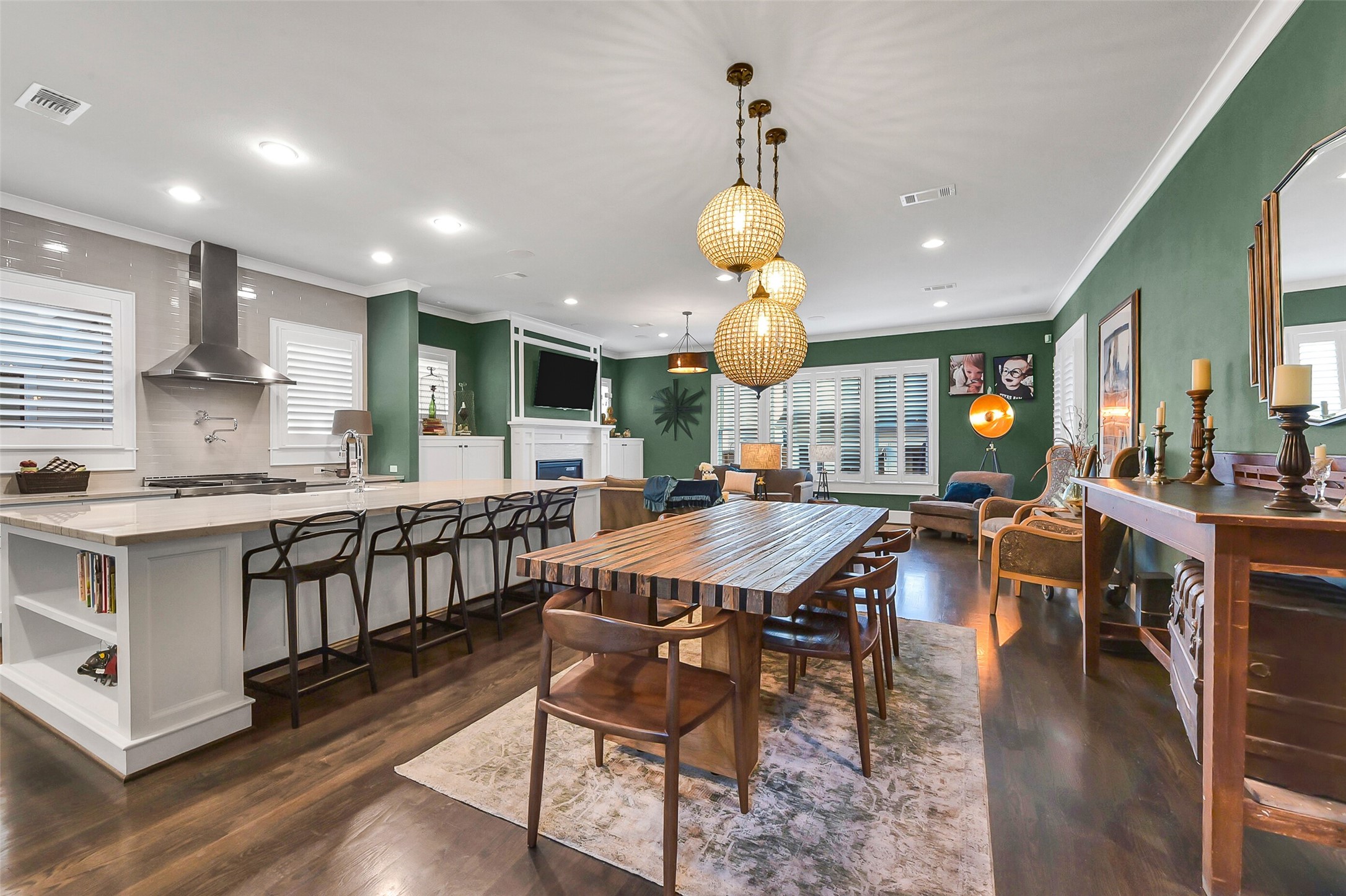 508 East 25th Street Houston, TX 77008 - Photo 8 of 45 Decorated with a 1940's antique crystal light fixture, the dining room is open to the kitchen and living room, providing a comfortable space to entertain.