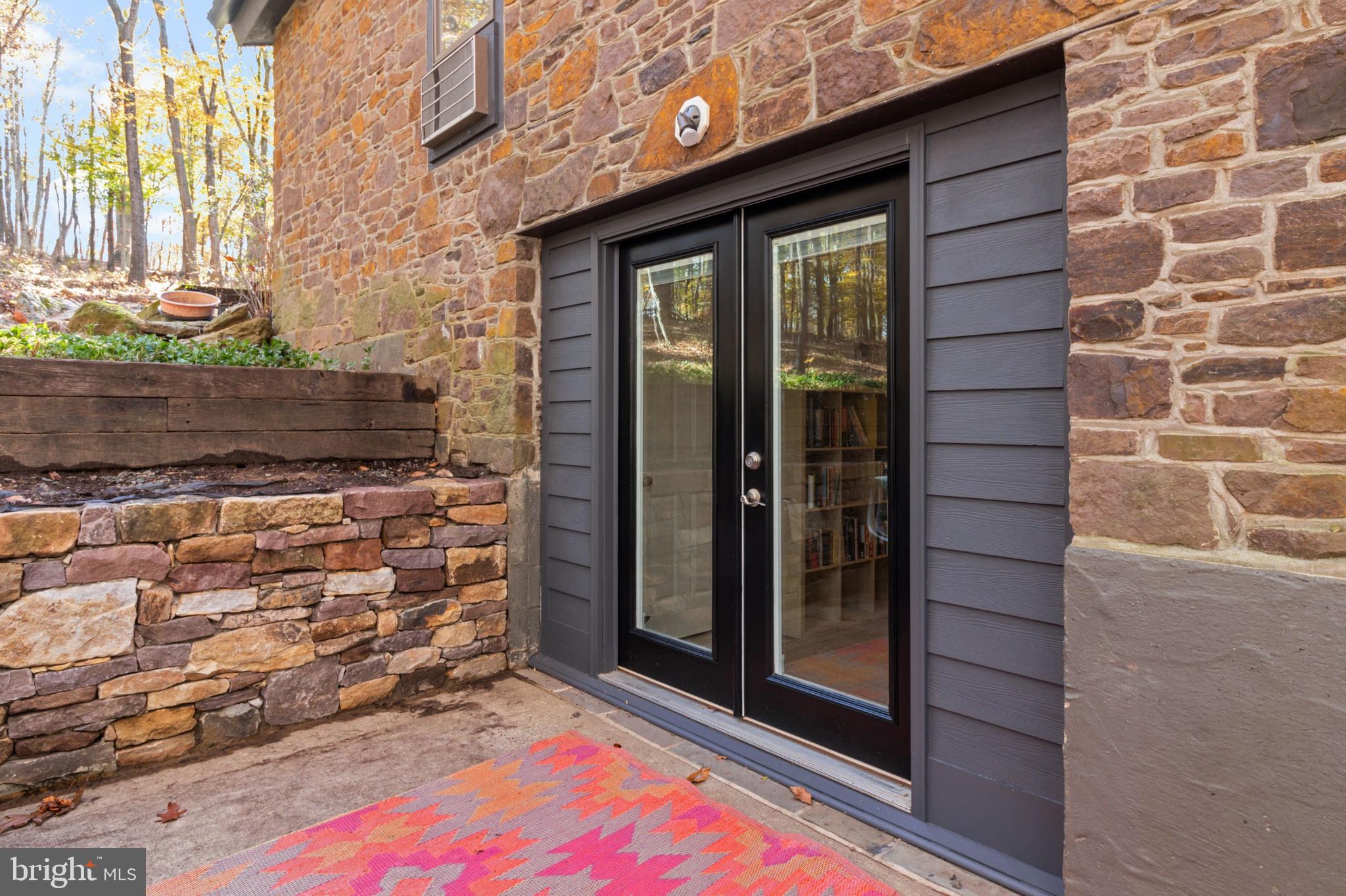 7036 Upper York Road New Hope, PA 18938 - Photo 42 of 45 Guest Studio Patio