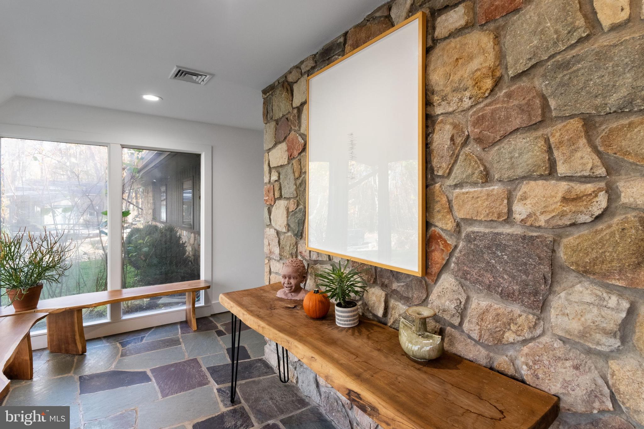 7036 Upper York Road New Hope, PA 18938 - Photo 6 of 45 Foyer Entry