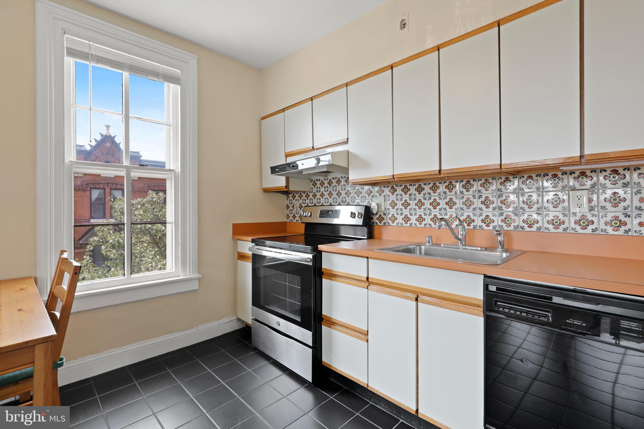 1435 Bolton Street, Unit 2 Baltimore, MD 21217 - Photo 28 of 45 Washer & dryer located in the unit as well