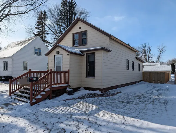 $89,500 | 526 1st Avenue Southeast, Wells, MN 56097