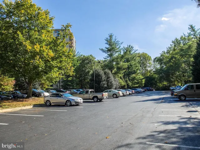 $1,995 | 5225 Pooks Hill Road, Unit 120N, Bethesda, MD 20814