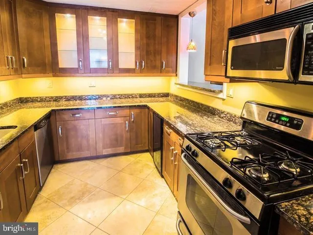 $1,995 | 5225 Pooks Hill Road, Unit 120N, Bethesda, MD 20814