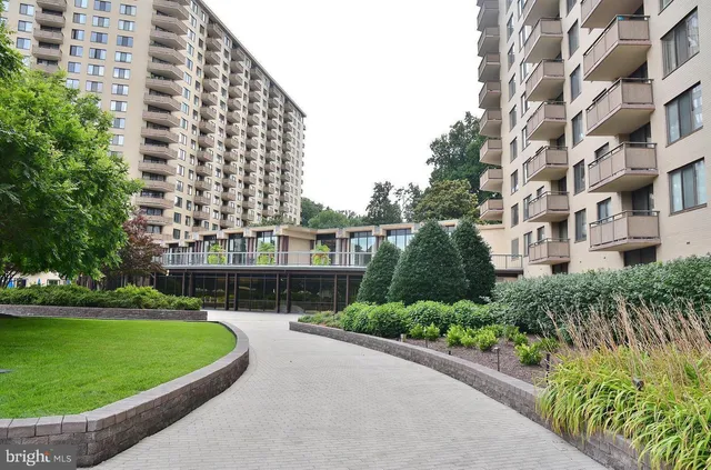 $1,995 | 5225 Pooks Hill Road, Unit 120N, Bethesda, MD 20814