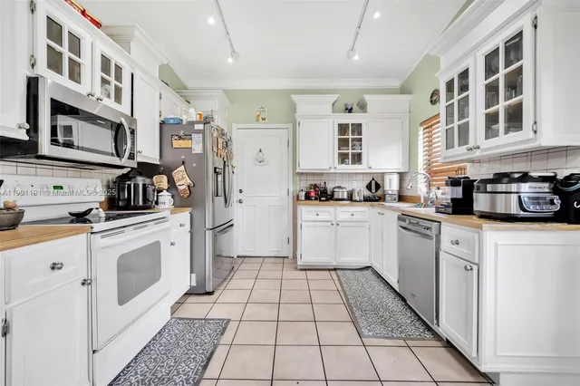 $530,000 | 10640 Northwest 32nd Street, Sunrise, FL 33351