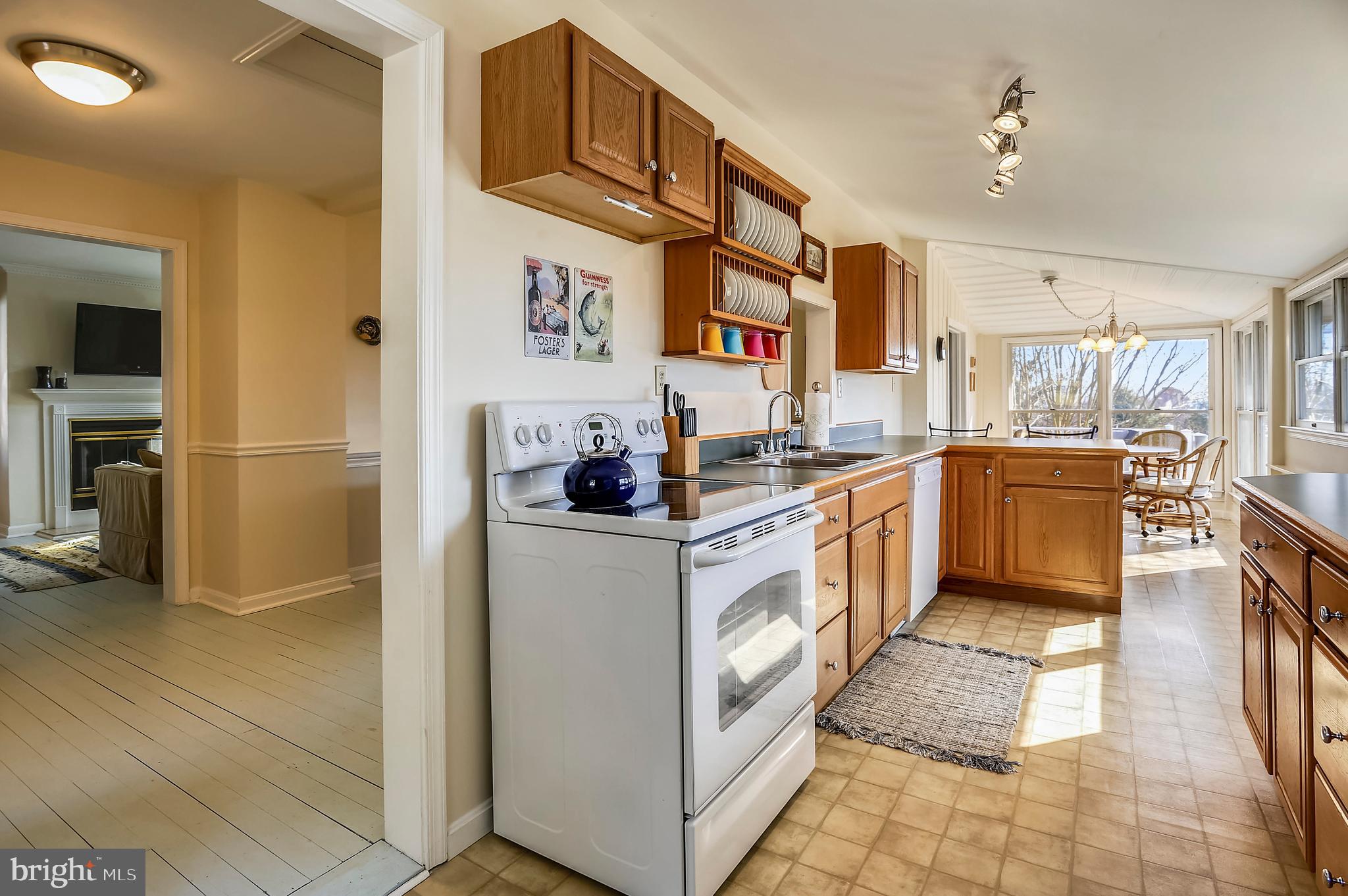 4888 Ridge Road Chesapeake Beach, MD 20732 - Photo 17 of 56 Kitchen with table space