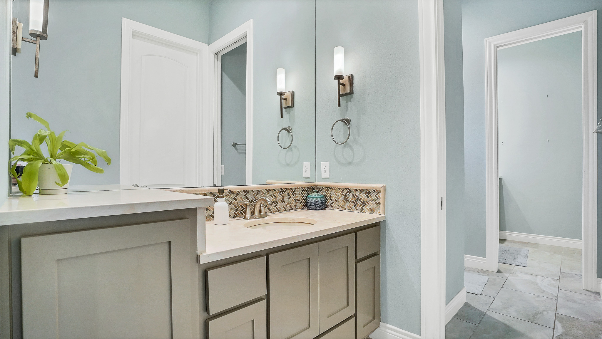 409 Escalera Parkway Georgetown, TX 78628 - Photo 16 of 40 a bathroom with a sink and a mirror