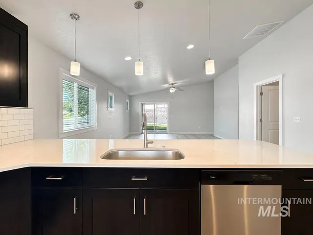 $1,900 | 1670 Panama Avenue, Emmett, ID 83617