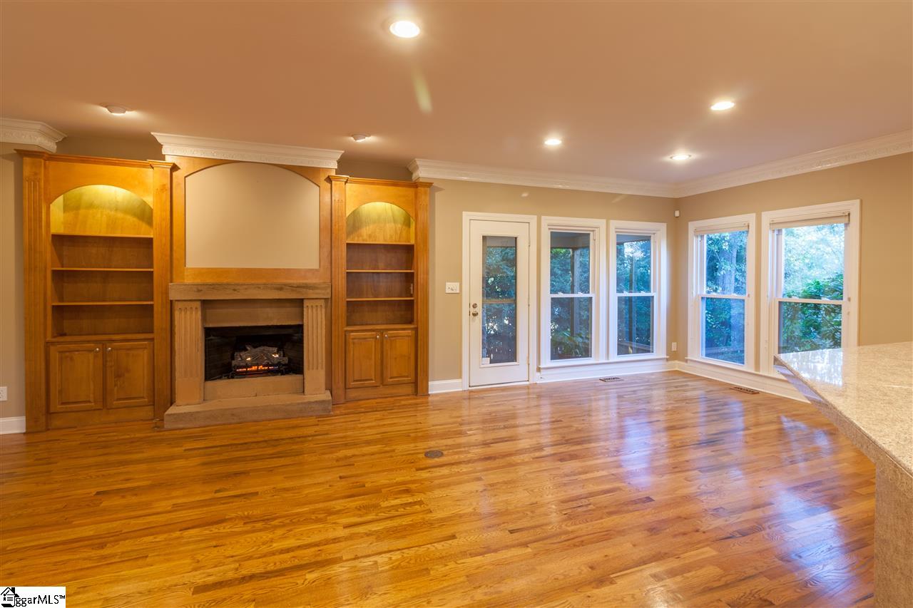 118 River Oaks Road Greer, SC 29650 - Photo 3 of 35 Gallery Image 3