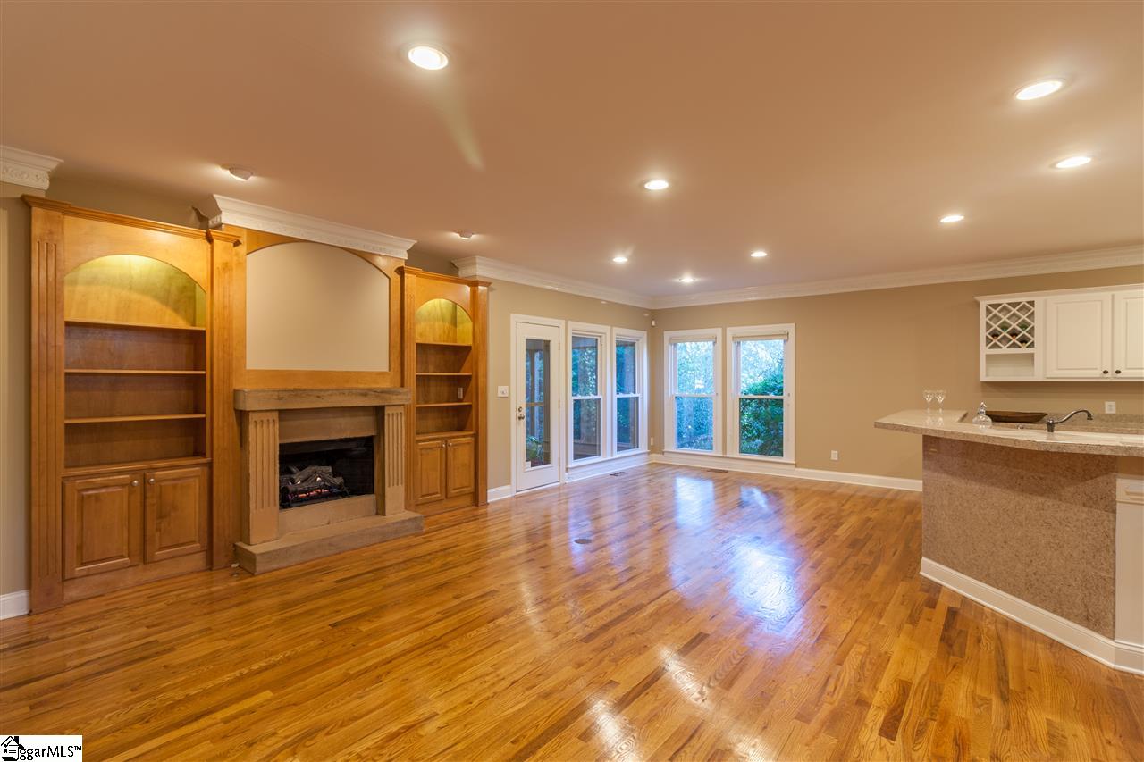 118 River Oaks Road Greer, SC 29650 - Photo 4 of 35 Gallery Image 4