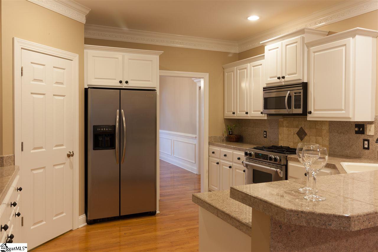118 River Oaks Road Greer, SC 29650 - Photo 6 of 35 Gallery Image 6