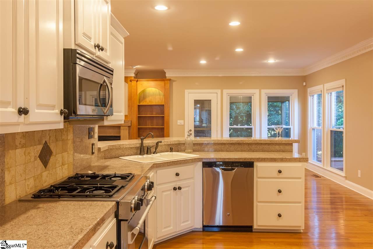 118 River Oaks Road Greer, SC 29650 - Photo 8 of 35 Gallery Image 8