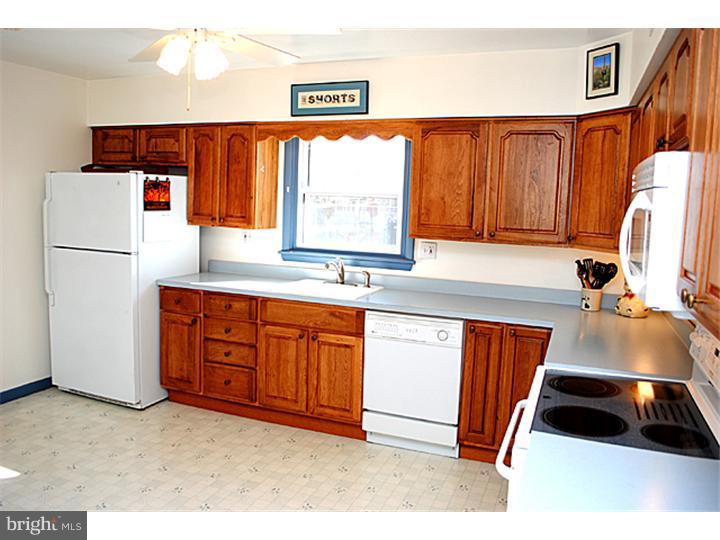 2417 Knowles Road Wilmington, DE 19810 - Photo 3 of 24 Gallery Image 3