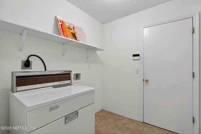 a view of utility room