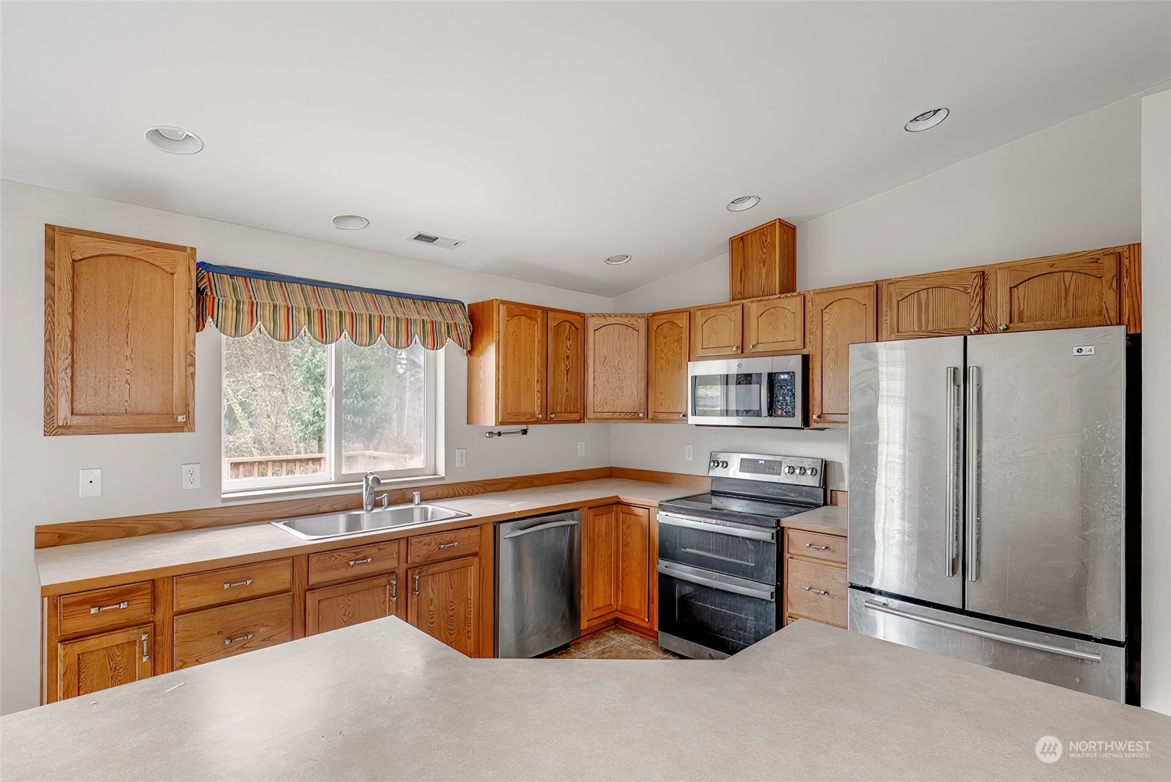 137 Ridgecrest Drive Longview, WA 98632 - Photo 13 of 40 a kitchen with granite countertop a sink stainless steel appliances and window
