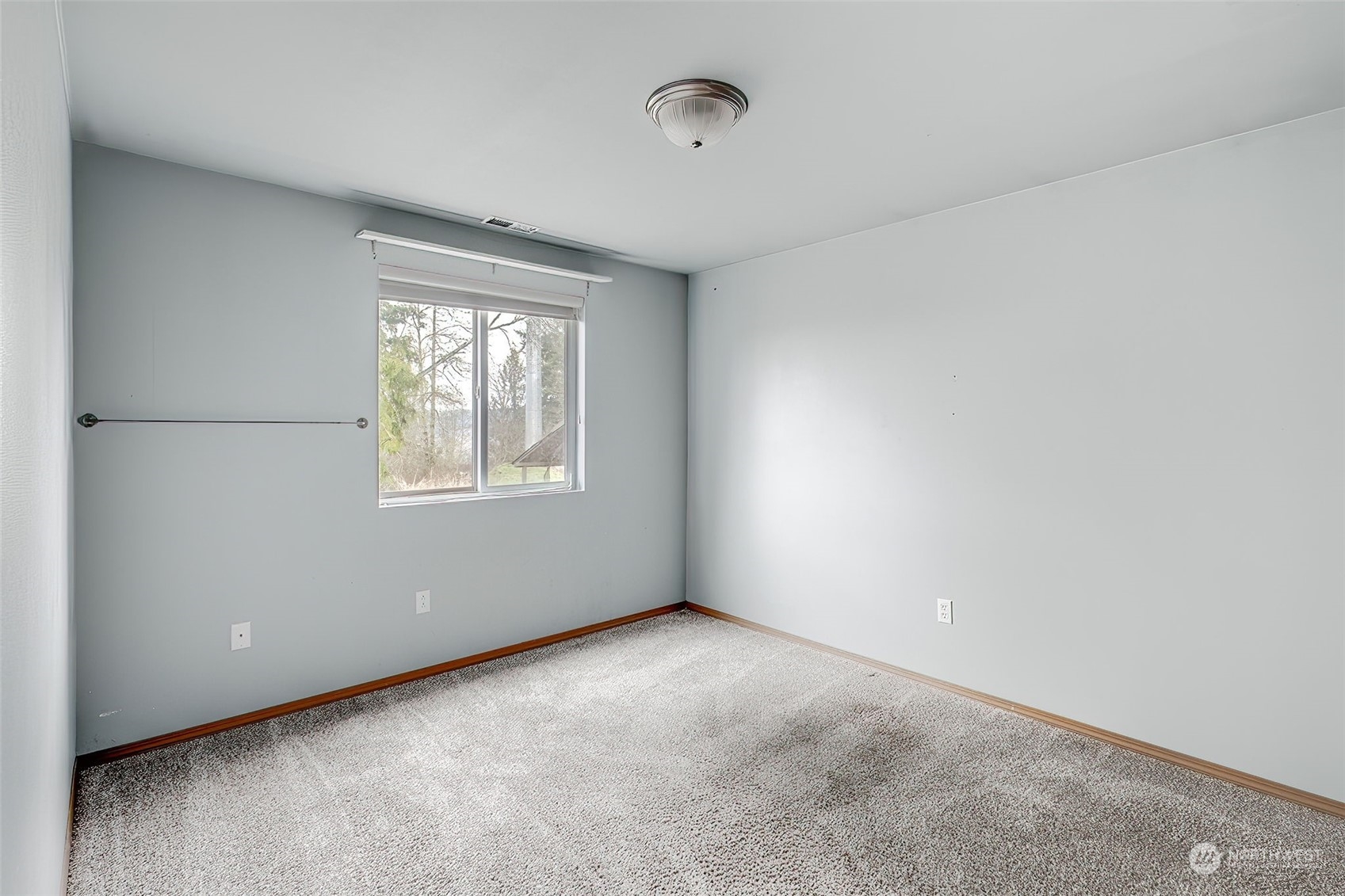 137 Ridgecrest Drive Longview, WA 98632 - Photo 20 of 40 an empty room with windows