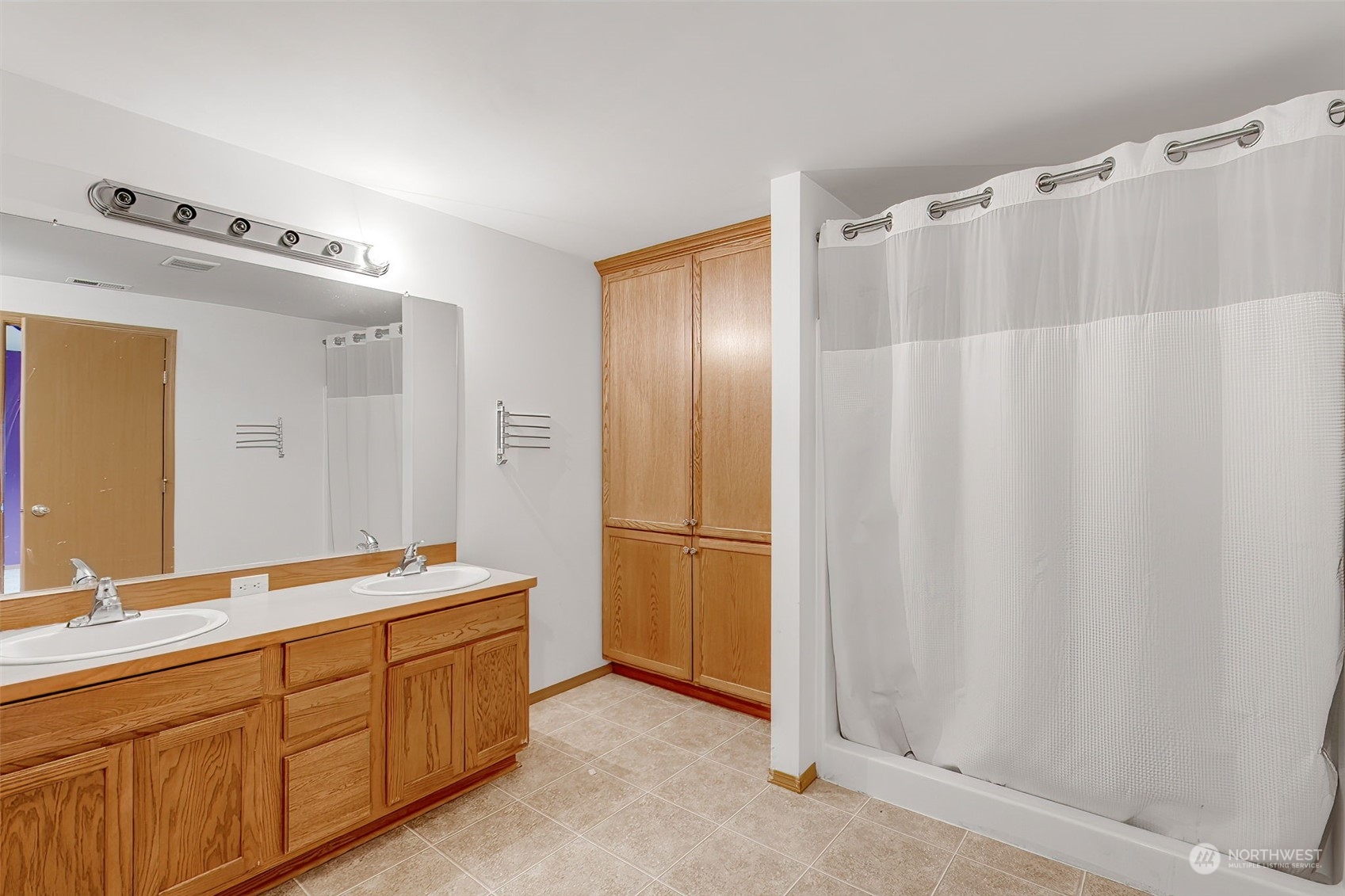 137 Ridgecrest Drive Longview, WA 98632 - Photo 27 of 40 a spacious bathroom with a double vanity sink a mirror and a shower