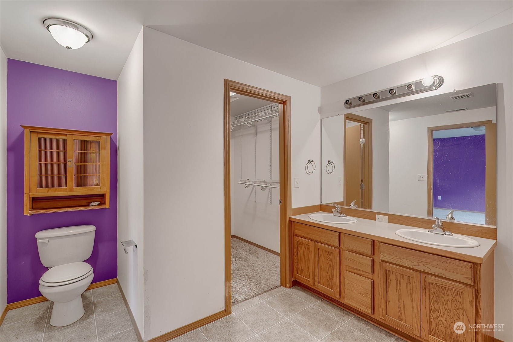 137 Ridgecrest Drive Longview, WA 98632 - Photo 28 of 40 a bathroom with a toilet sink and mirror