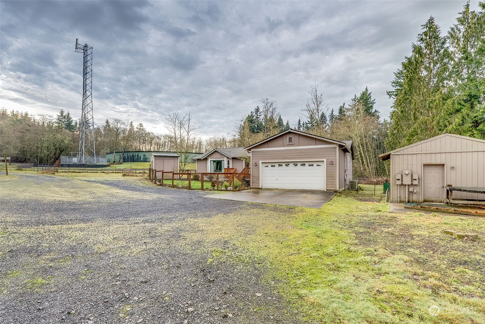 137 Ridgecrest Drive Longview, WA 98632 - Photo 3 of 40 a view of a house with a yard
