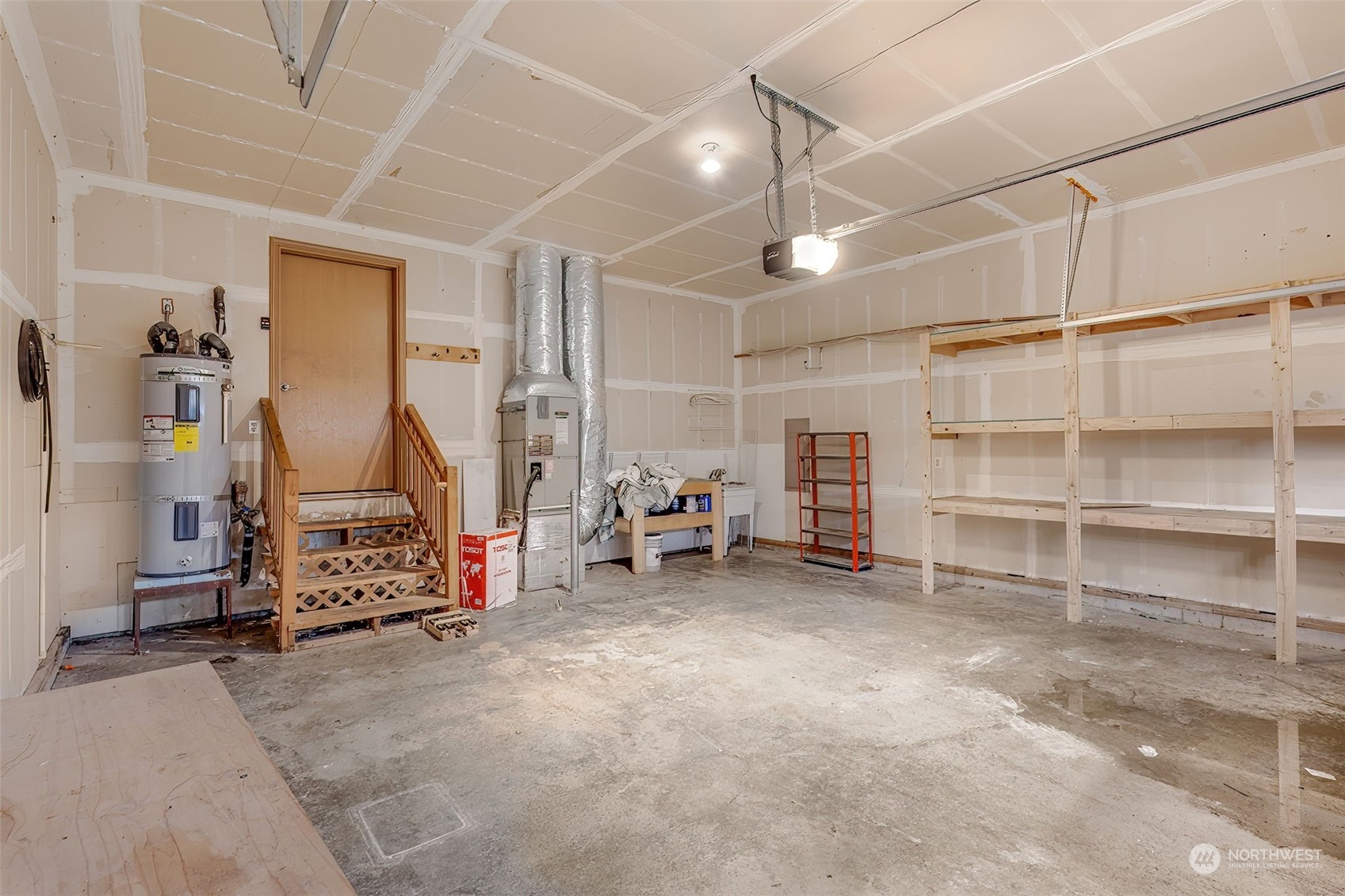 137 Ridgecrest Drive Longview, WA 98632 - Photo 32 of 40 a view of a room with gym equipment