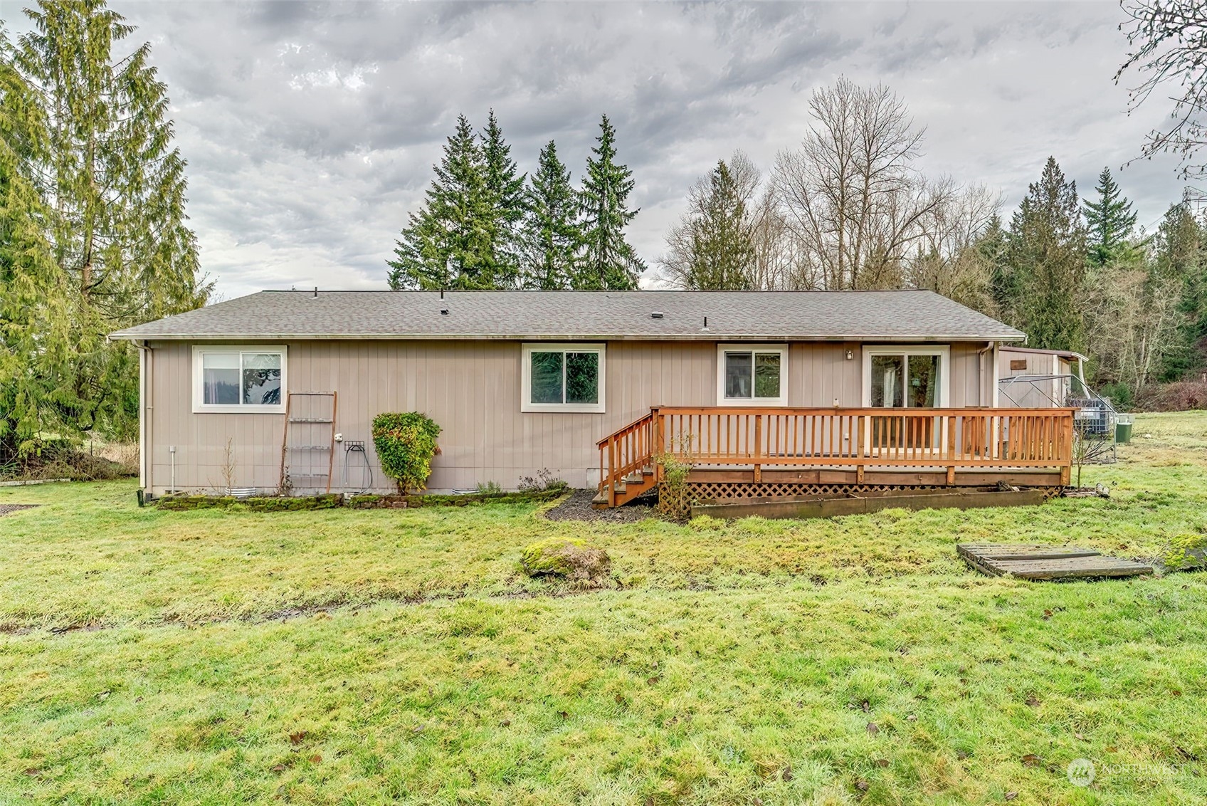 137 Ridgecrest Drive Longview, WA 98632 - Photo 33 of 40 a view of a house with a yard