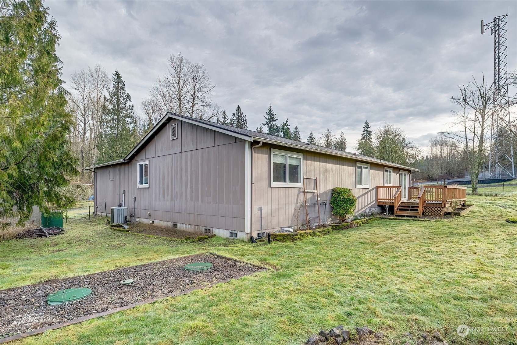 137 Ridgecrest Drive Longview, WA 98632 - Photo 35 of 40 a view of a house with backyard