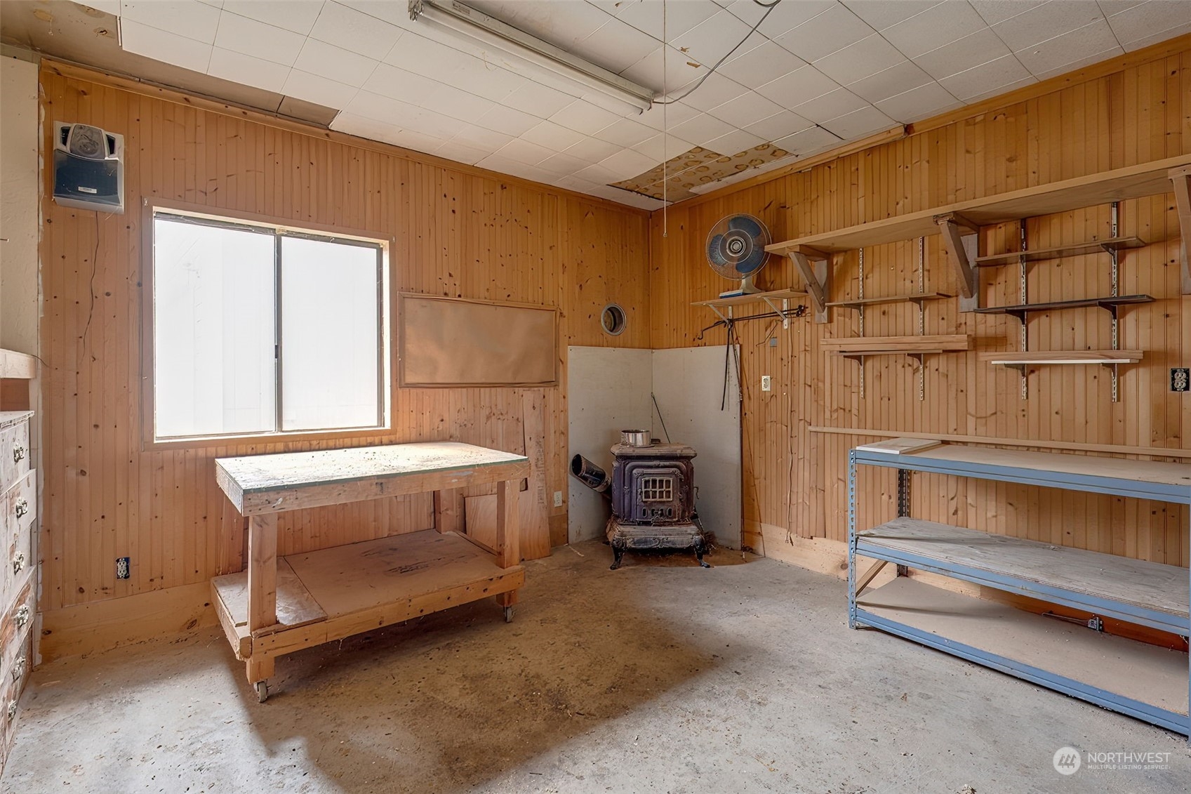 137 Ridgecrest Drive Longview, WA 98632 - Photo 40 of 40 a bedroom with bed and a window