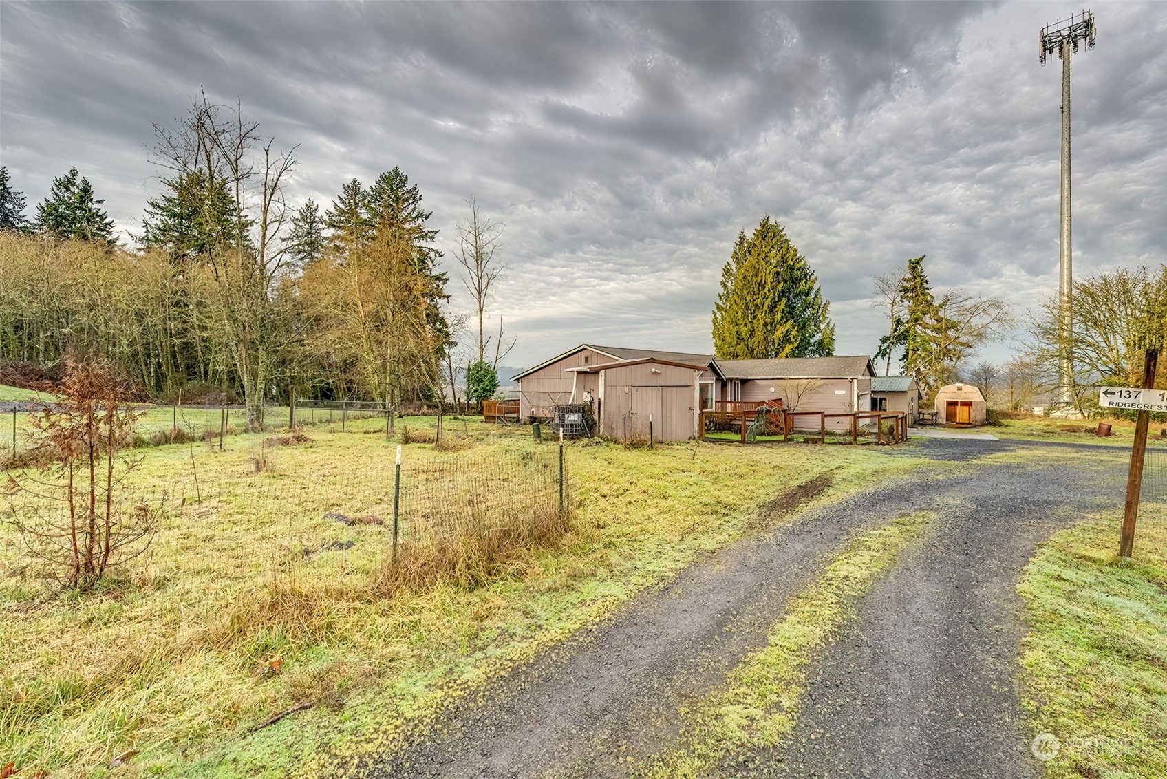 137 Ridgecrest Drive Longview, WA 98632 - Photo 4 of 40 a swimming pool with yard and mountain in the back