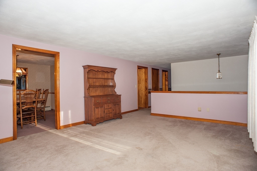 201 Prescott Road Northbridge, MA 01588 - Photo 11 of 41