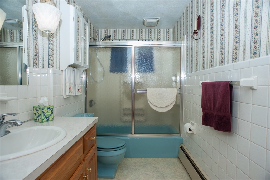 201 Prescott Road Northbridge, MA 01588 - Photo 10 of 41