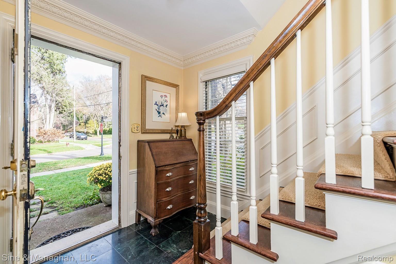 251 Moran Road Grosse Pointe, MI 48236 - Photo 3 of 47 DSC_1524.jpg