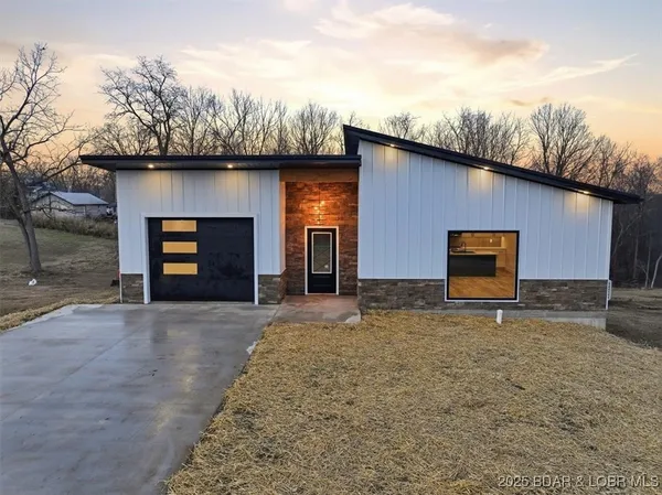 $329,900 | 405 East Lafayette Street, Versailles, MO 65084