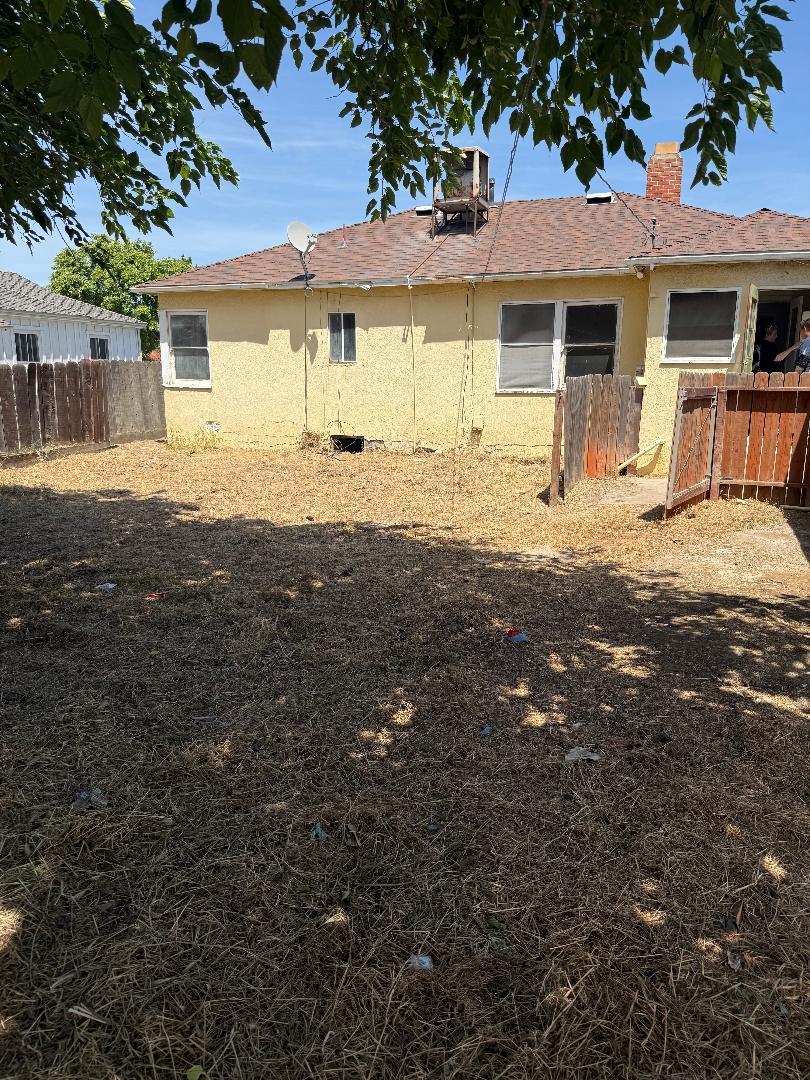 1514 P Street Firebaugh, CA 93622 - Photo 2 of 4 a front view of a house with a yard