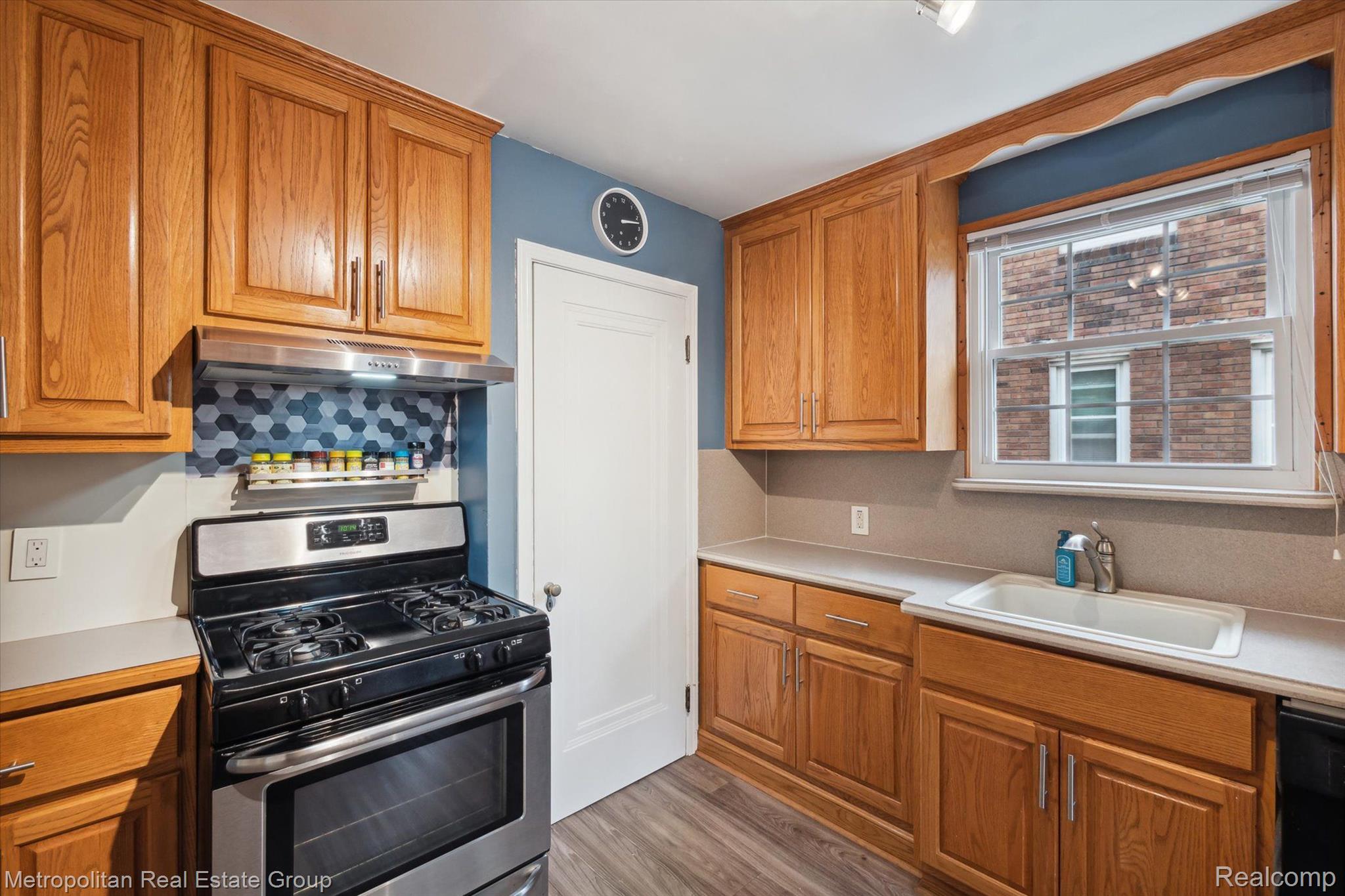 1833 Roslyn Road Grosse Pointe, MI 48236 - Photo 17 of 43 Gallery Image 17